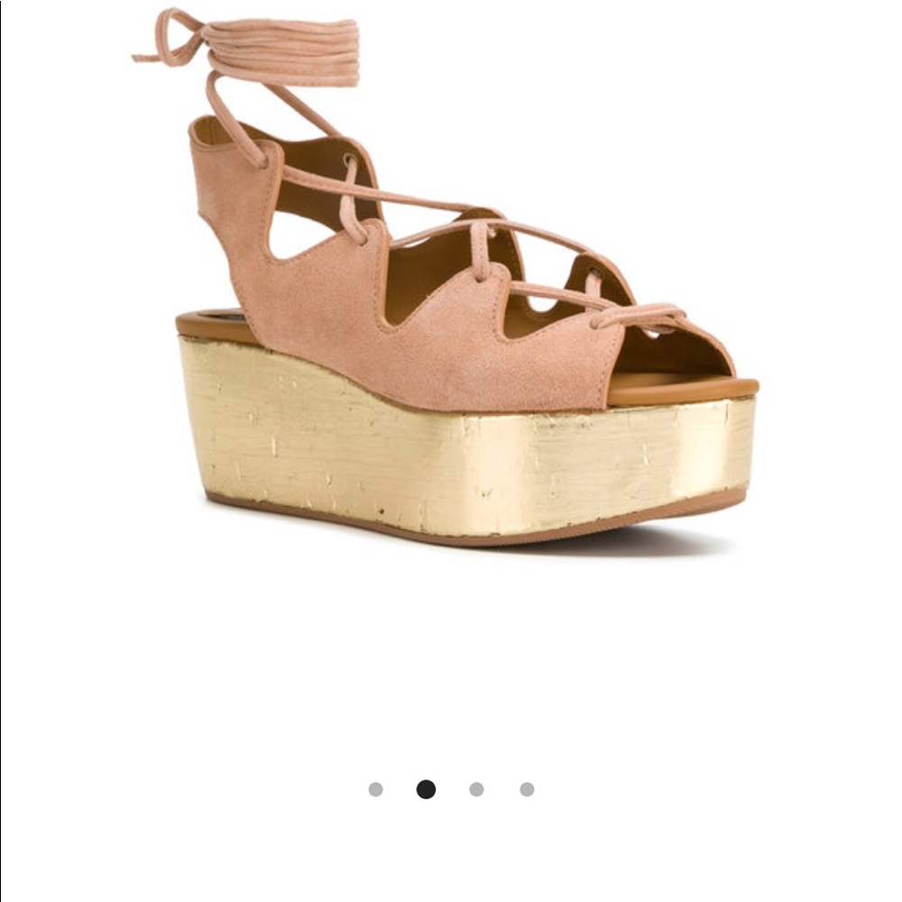 Liana Wedges